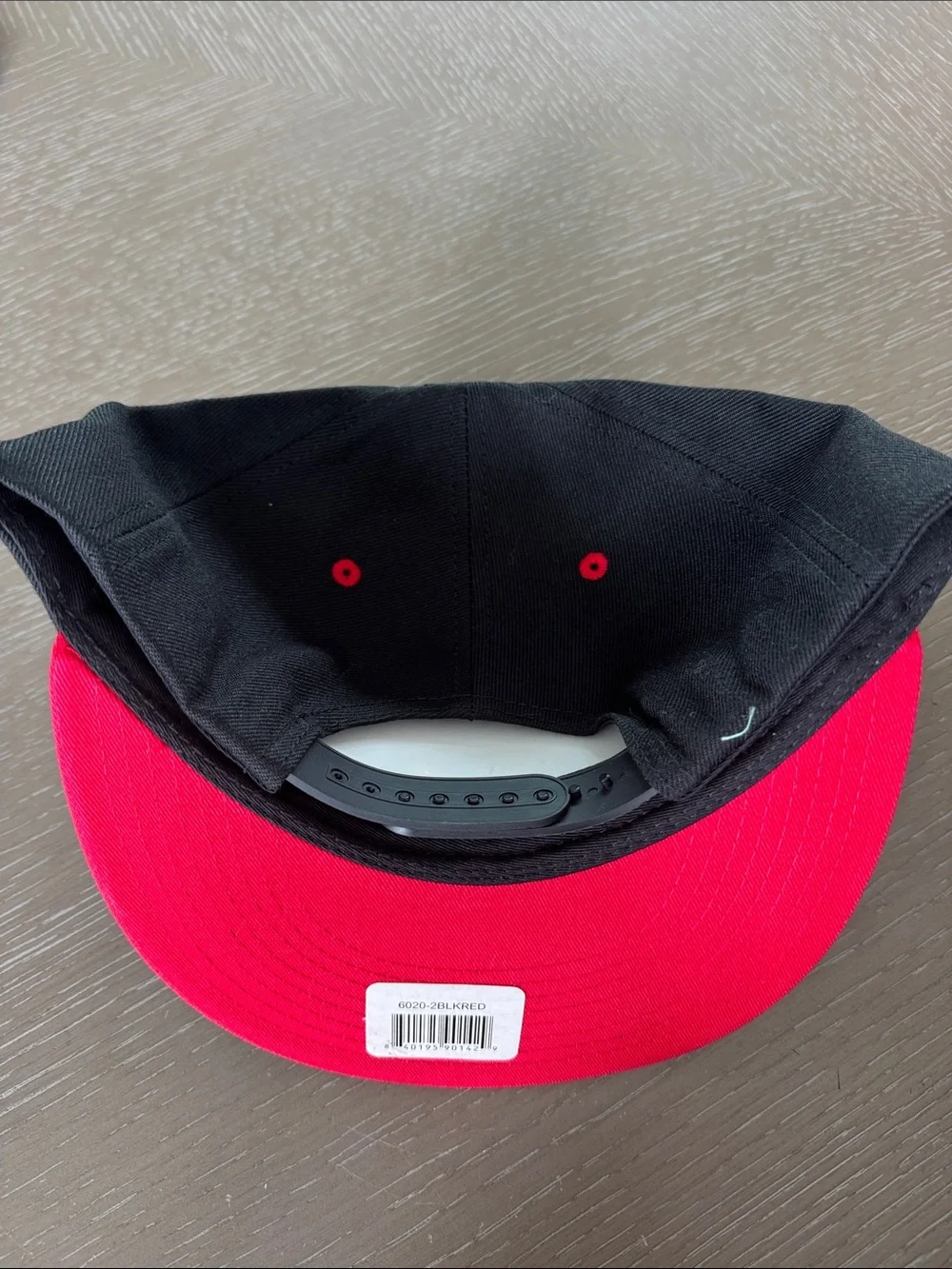 New Decky Classic Two-Tone Snapback Hat - Black & Red